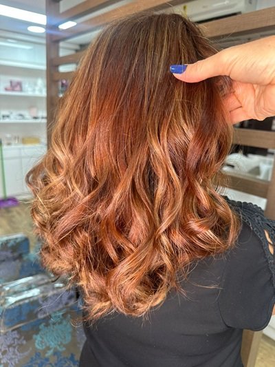 Atendimento de beleza feminina no Studio Elisangela Souza